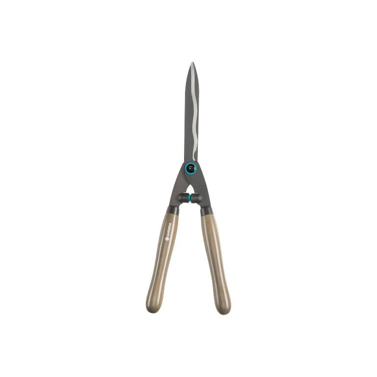 GARDENA NatureCut 230 mm manual hedge clippers with wooden handles, blades closed